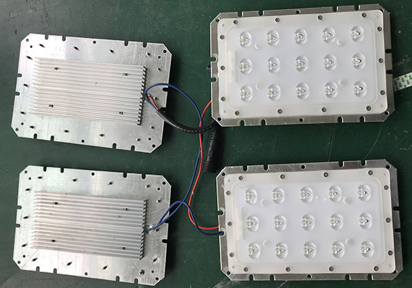 4 pieces of LED modules in 60w all in one solar street lights
