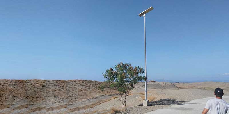 All-in-one-solar-street-lights-installed-in-the-remote-countryside