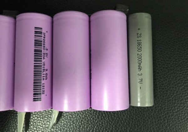 Lithium Iron Phosphate (LiFePO4) Battery (LEFT) VS Ternary Lithium Battery (RIGHT)